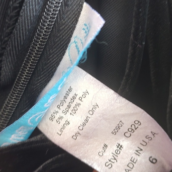 BLACK &. WHITE DRESS - Picture 11 of 11